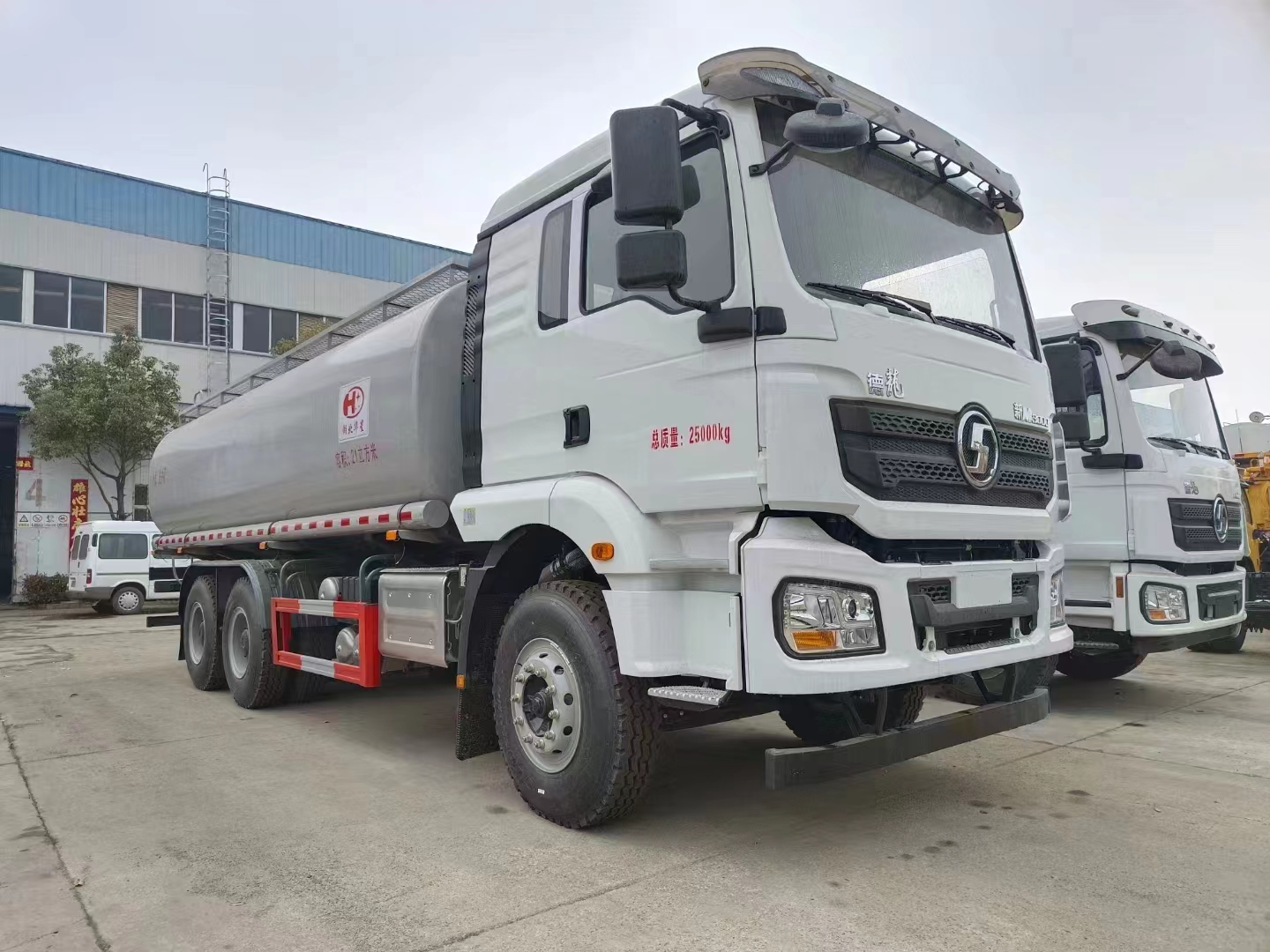 Used Water/Sprinklers Truck
