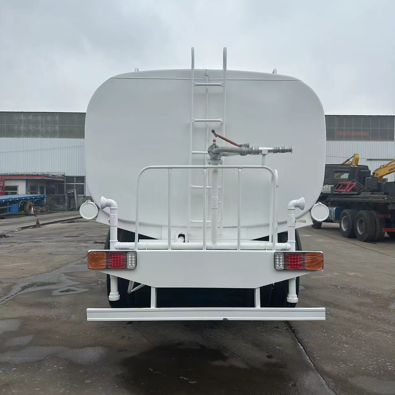 Used Water/Sprinklers Truck
