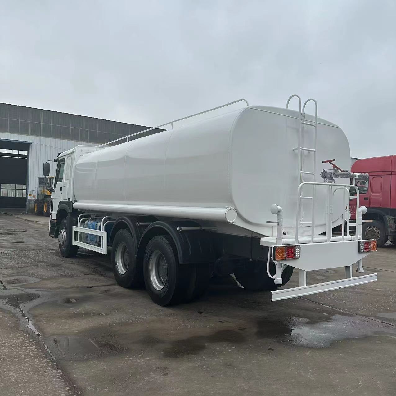 Used Water/Sprinklers Truck