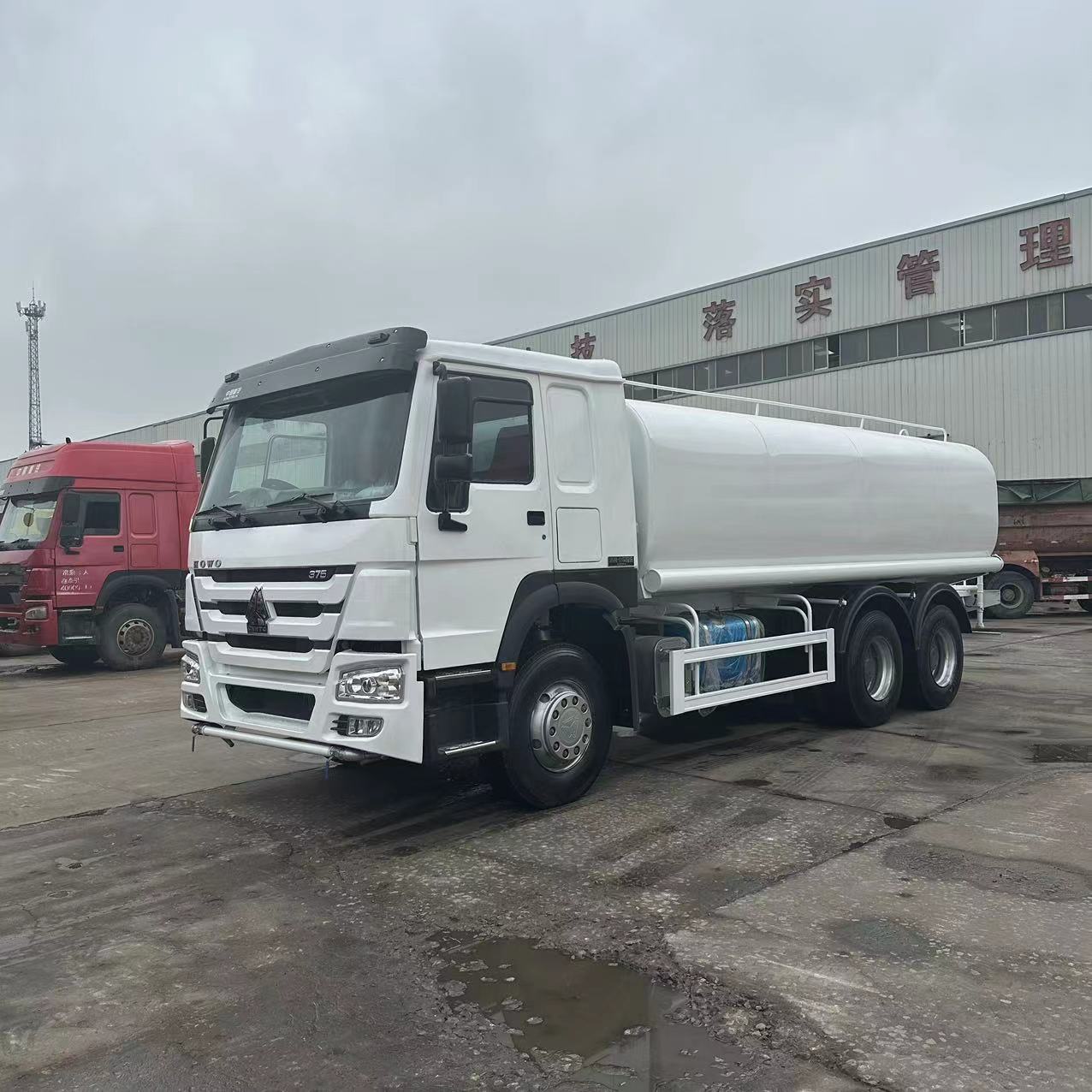 Used Water/Sprinklers Truck