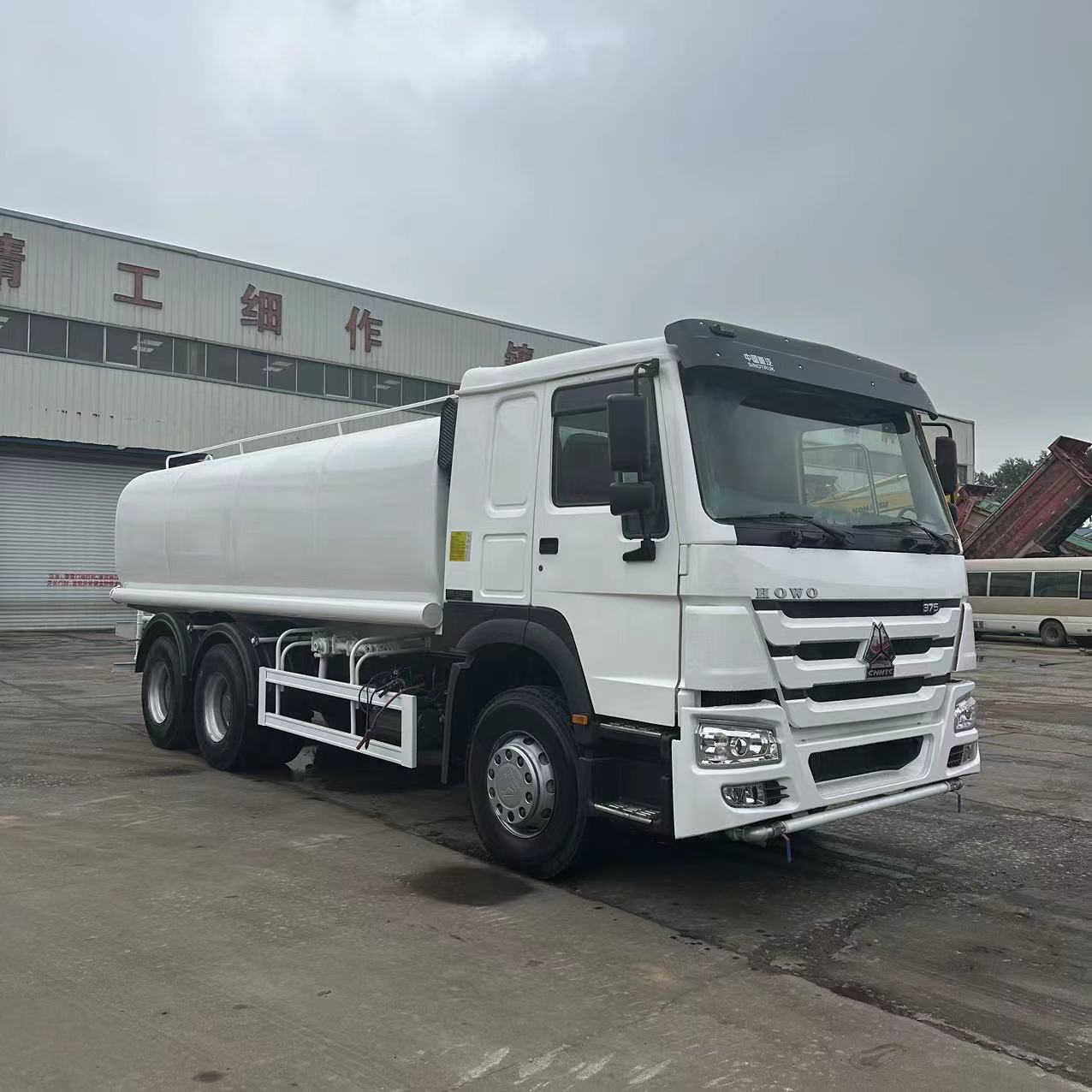 Used Water/Sprinklers Truck