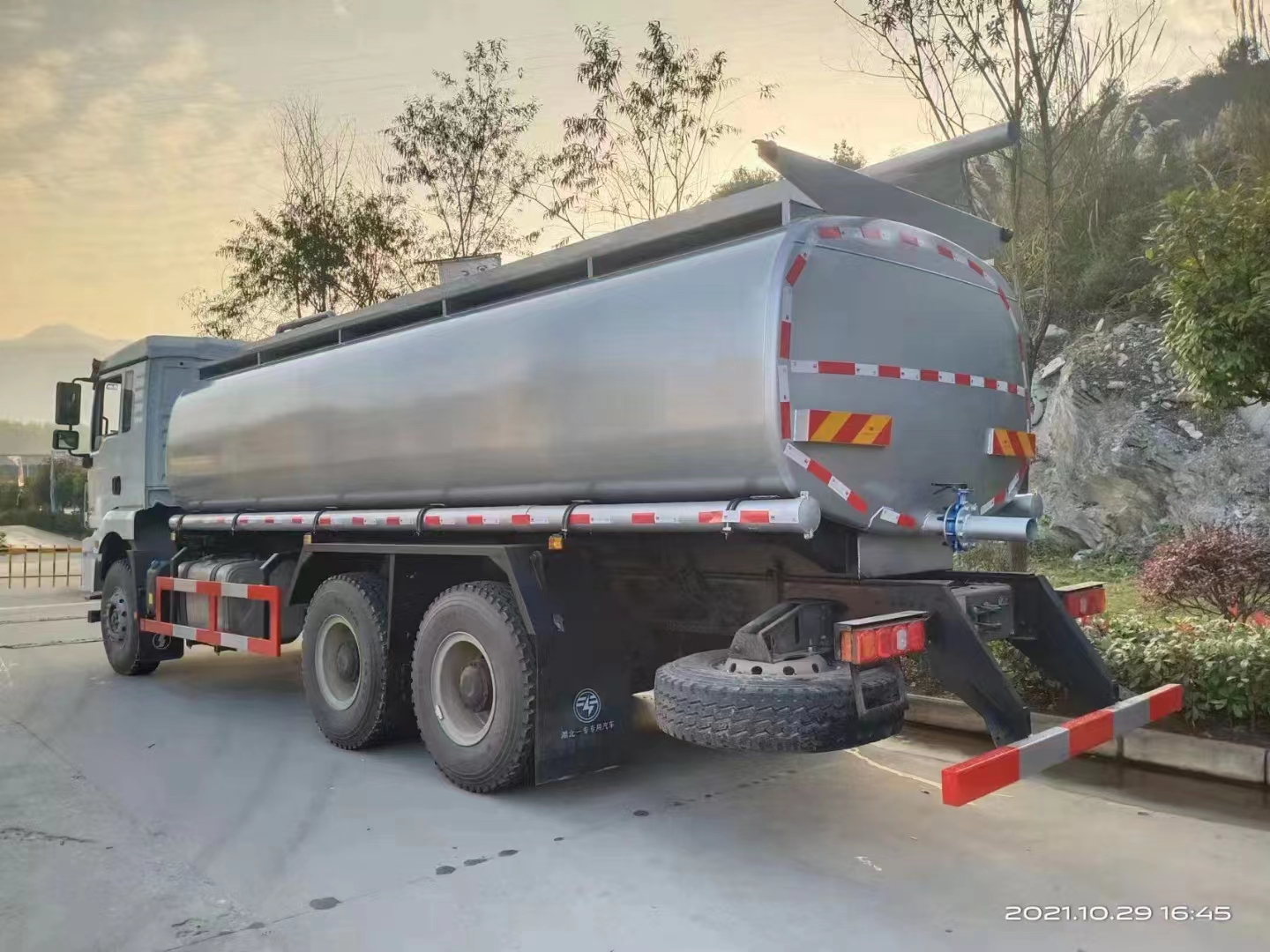 Used Water/Sprinklers Truck